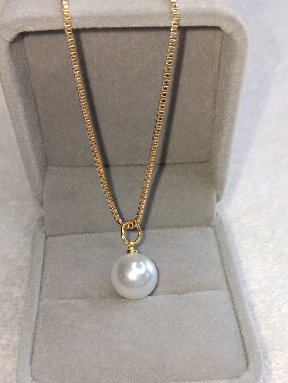 Classic Pearl Pendant Necklace